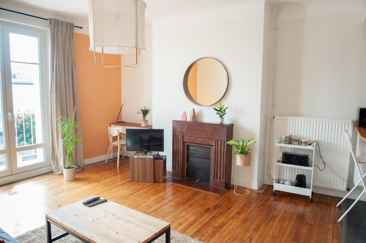 Appartement Spacieux Avec Balcon Et Parking Brest Esterno foto